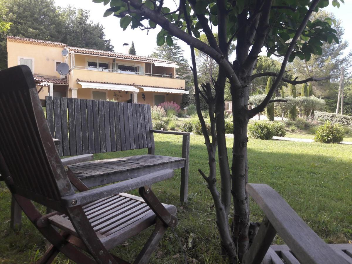 Les Cerises Bed and Breakfast Saint-Saturnin-les-Apt Εξωτερικό φωτογραφία